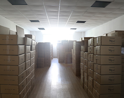 電動(dòng)無(wú)極布防火卷簾門